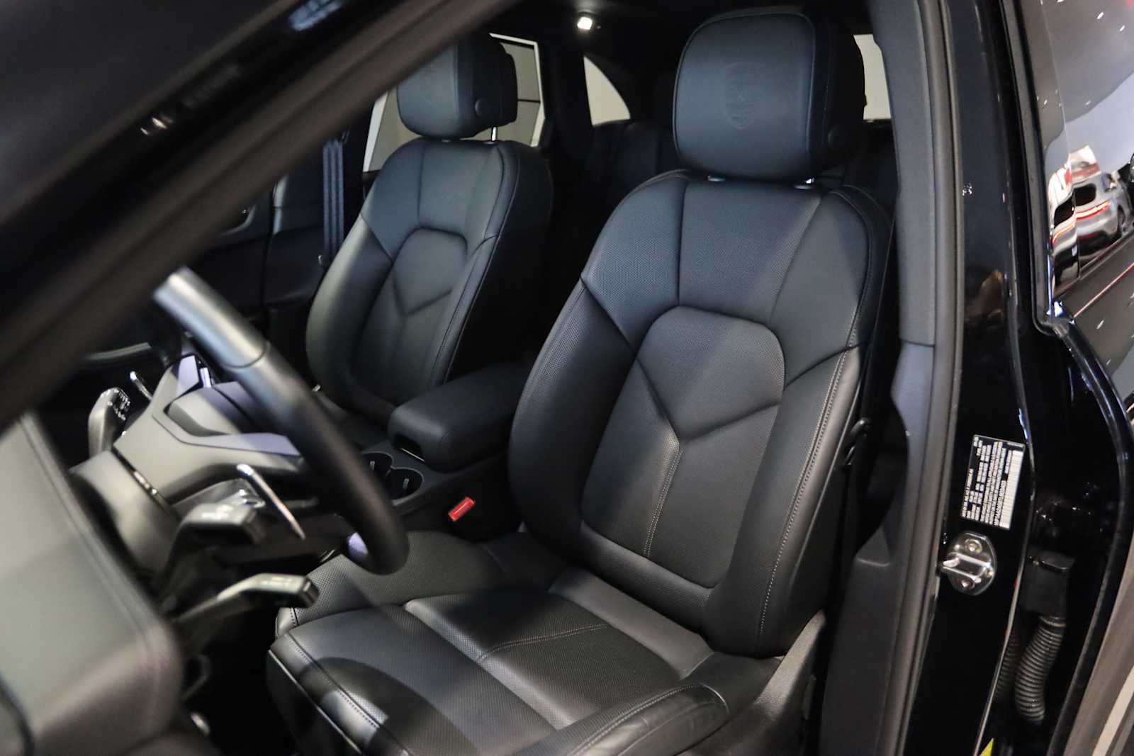 Used 2026 Porsche Macan AWD/4WD image 5