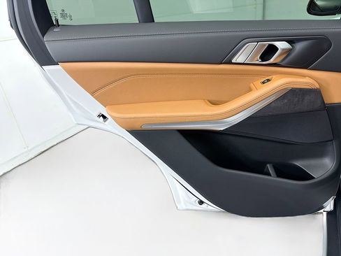 Used 2025 BMW X5 xDrive40i w/ Parking Assistance Package image 25