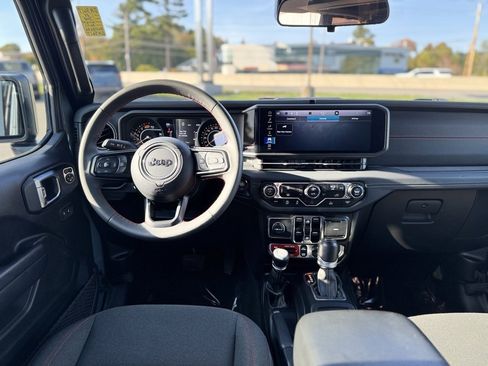 Used 2024 Jeep Wrangler Unlimited Rubicon image 13