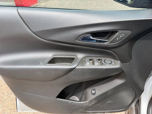 Used 2022 Chevrolet Equinox LT FWD image 12