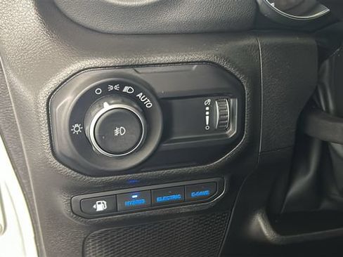 Used 2023 Jeep Wrangler Unlimited Sahara w/ Cold Weather Group AWD/4WD image 19