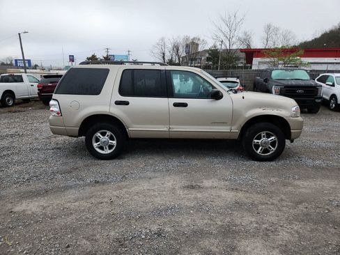 Used 2004 Ford Explorer XLT image 6