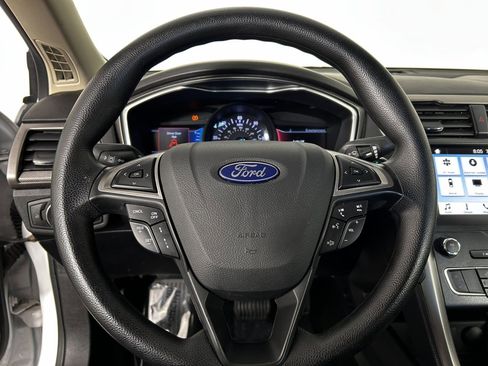 Used 2019 Ford Fusion SE FWD image 21