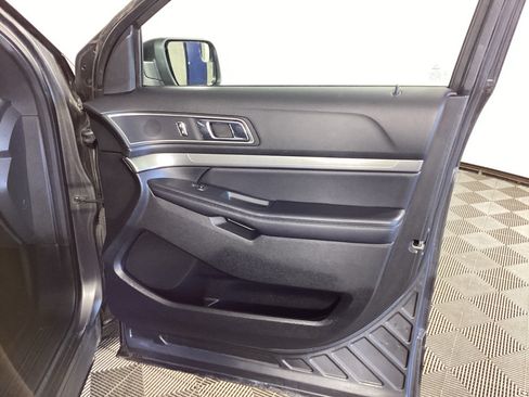 Used 2018 Ford Explorer XLT AWD/4WD image 8