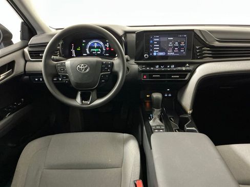 Used 2025 Toyota Camry LE FWD image 9