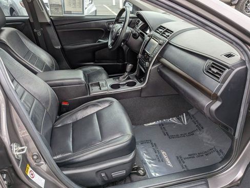 Used 2017 Toyota Camry XLE FWD image 5