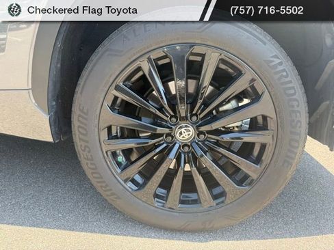 Used 2024 Toyota Highlander XSE image 15