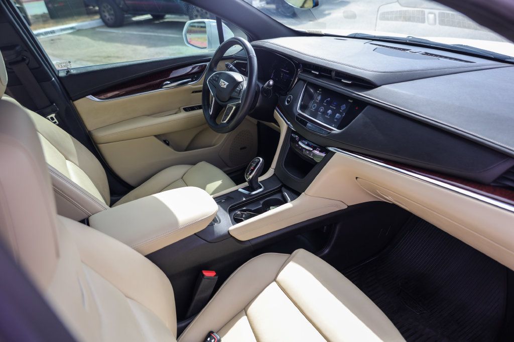 Used 2018 Cadillac XT5 Luxury w/ Driver Awareness Package FWD image 29