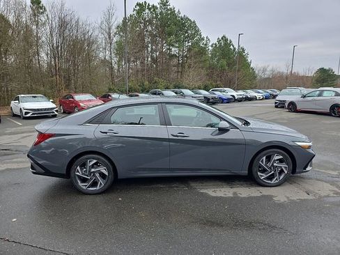 New 2026 Hyundai Elantra Limited FWD image 13
