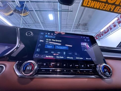 Used 2024 GMC Canyon AT4 w/ AT4 Premium Package image 26