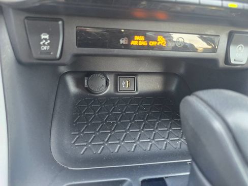 Used 2025 Toyota RAV4 XLE w/ Convenience Package FWD image 31