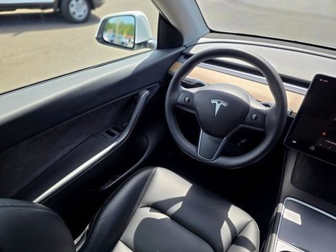 Used 2023 Tesla Model Y Long Range AWD/4WD image 19