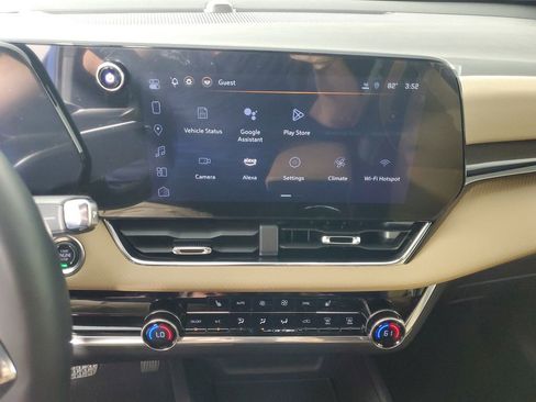 Used 2025 Chevrolet Equinox ACTIV w/ Safety and Technology Package image 16