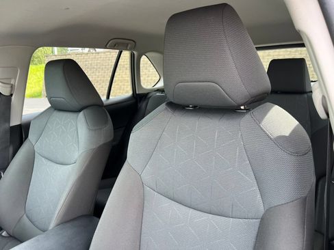 Used 2025 Toyota RAV4 XLE AWD/4WD image 10