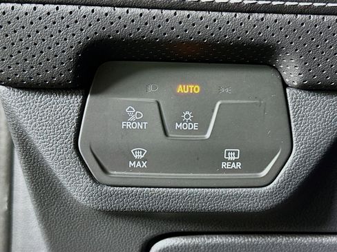 Used 2024 Volkswagen Atlas Cross Sport SE image 17