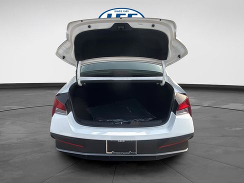 New 2026 Hyundai Elantra SE image 17