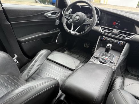 Used 2018 Alfa Romeo Giulia Ti Sport w/ Quick Order Package 22U Sport RWD image 18