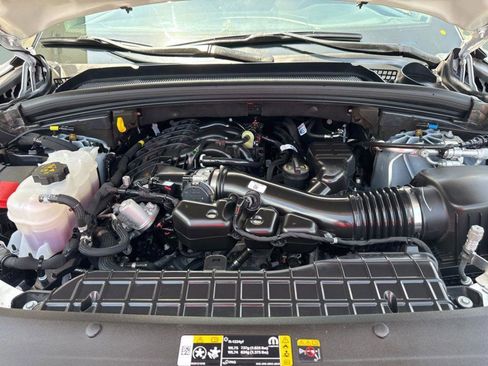 Used 2025 Jeep Grand Cherokee Summit AWD/4WD image 40