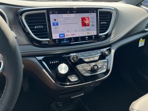 New 2026 Chrysler Pacifica Select image 20