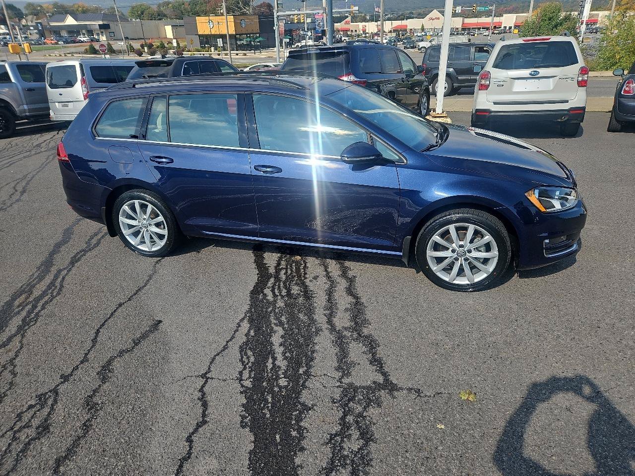 Used 2016 Volkswagen Golf S FWD image 2