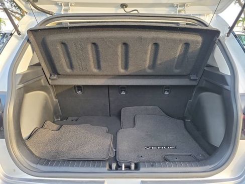 Used 2024 Hyundai Venue SEL FWD image 5