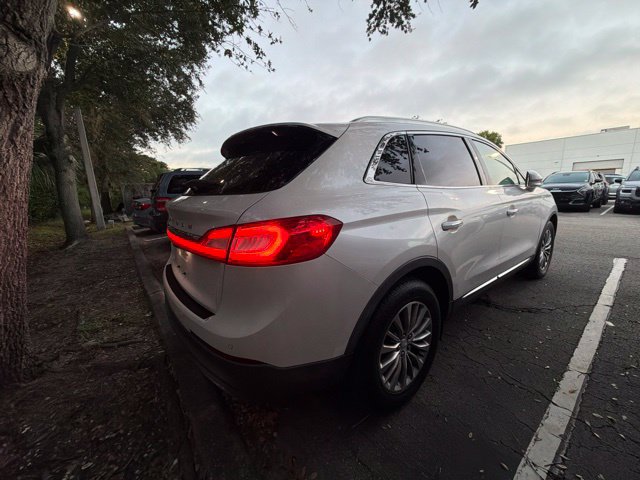 Used 2018 Lincoln MKX Select FWD image 3