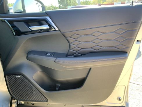 New 2025 Mitsubishi Outlander SEL image 32