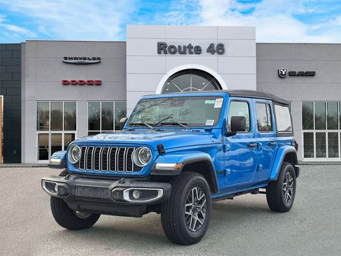 Used 2025 Jeep Wrangler Unlimited Sahara w/ Safety Group image 2