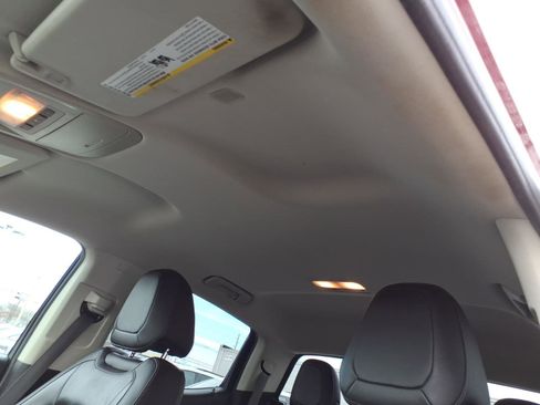 Used 2018 GMC Canyon SLT image 16