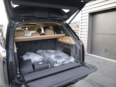 New 2026 Land Rover Range Rover SE image 16