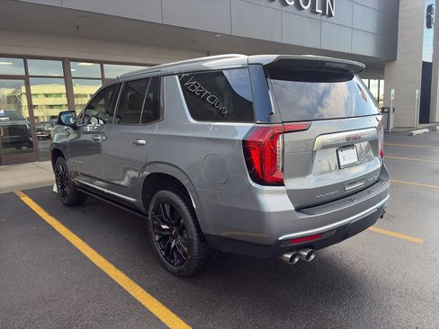 Used 2022 GMC Yukon Denali w/ Denali Premium Package image 5