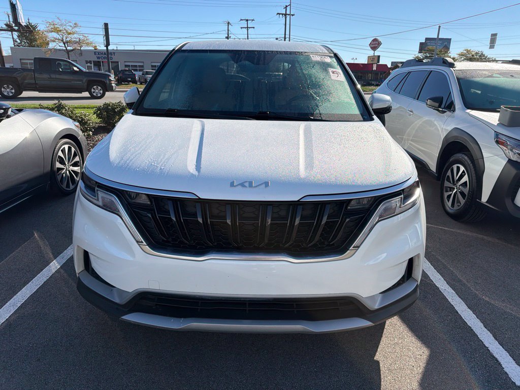 Used 2023 Kia Carnival LX FWD image 16