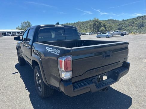 Used 2021 Toyota Tacoma TRD Off-Road w/ Technology Package AWD/4WD image 7