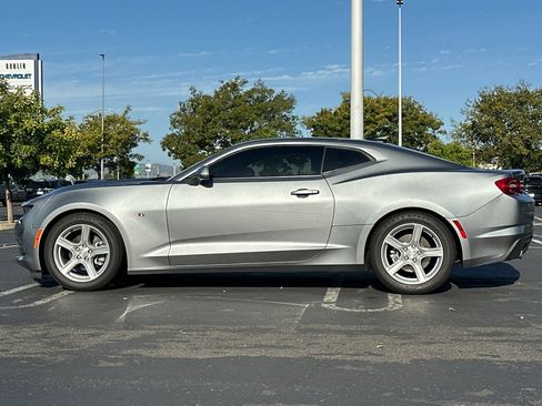 Used 2024 Chevrolet Camaro LT w/ Technology Package RWD image 7