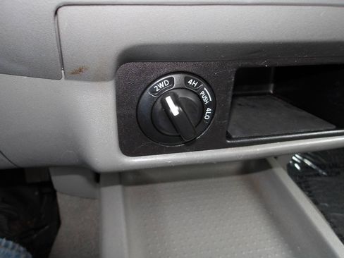 Used 2008 Nissan Frontier LE w/ Tow Hitch Pkg AWD/4WD image 18