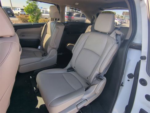 Used 2023 Honda Odyssey Touring image 13