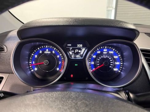 Used 2015 Hyundai Elantra Limited w/ Option Group 05 image 26