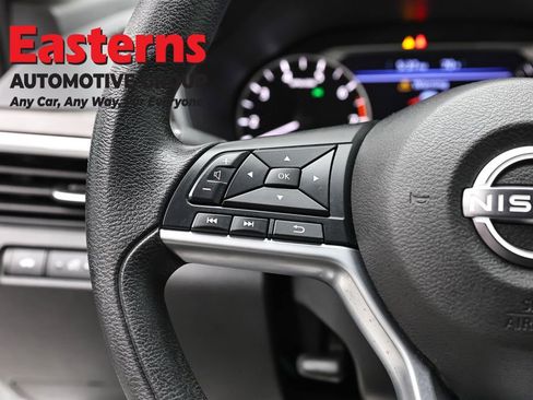 Used 2025 Nissan Altima 2.5 SV FWD image 14
