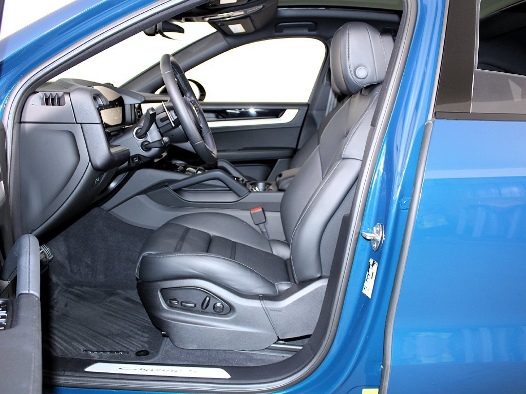 Certified 2026 Porsche Cayenne S AWD/4WD image 5
