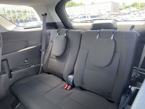 Certified 2023 Ford Explorer XLT RWD image 11