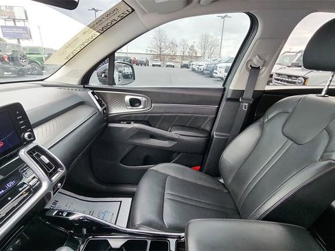 Used 2023 Kia Sorento SX image 11