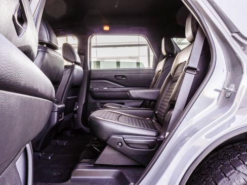 Used 2023 Nissan Pathfinder Rock Creek image 14