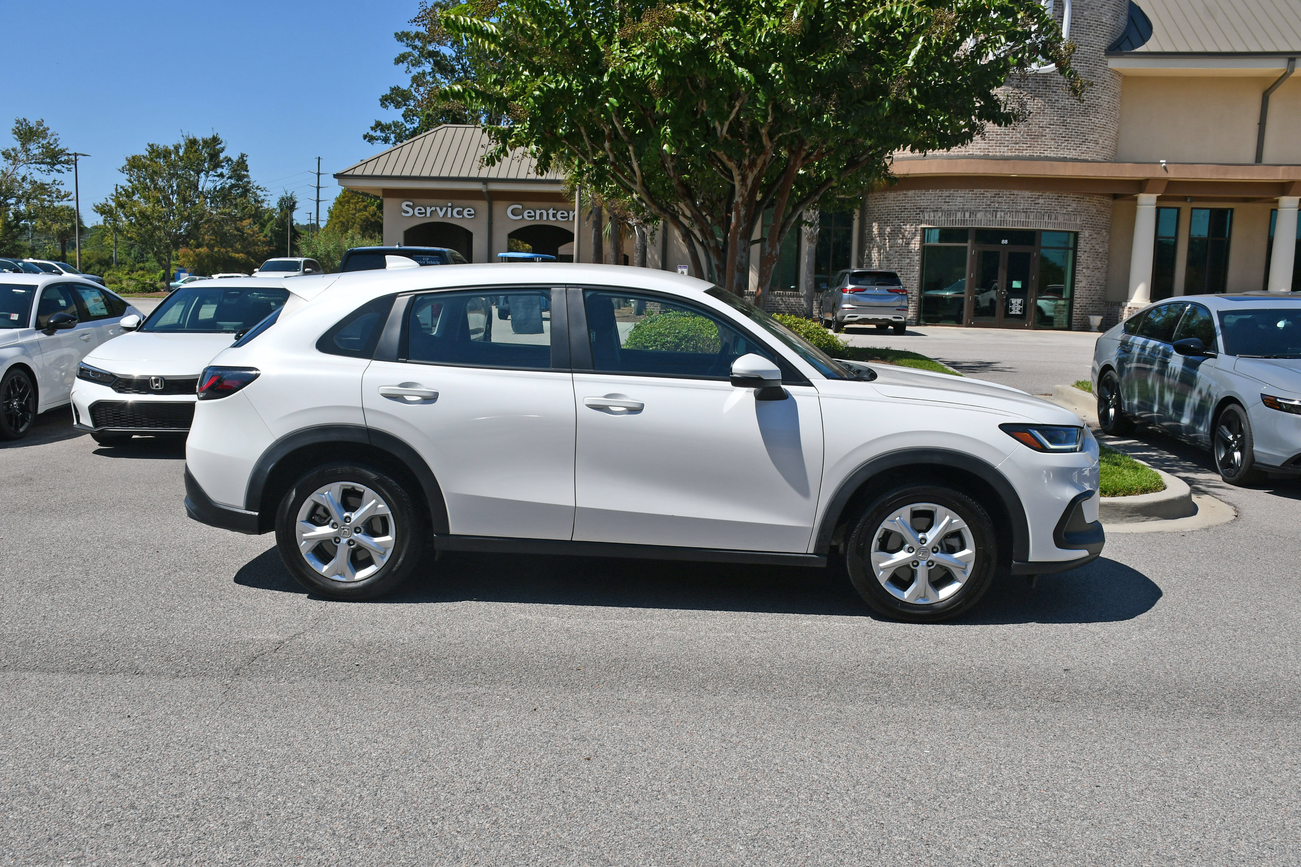 Used 2025 Honda HR-V LX image 5
