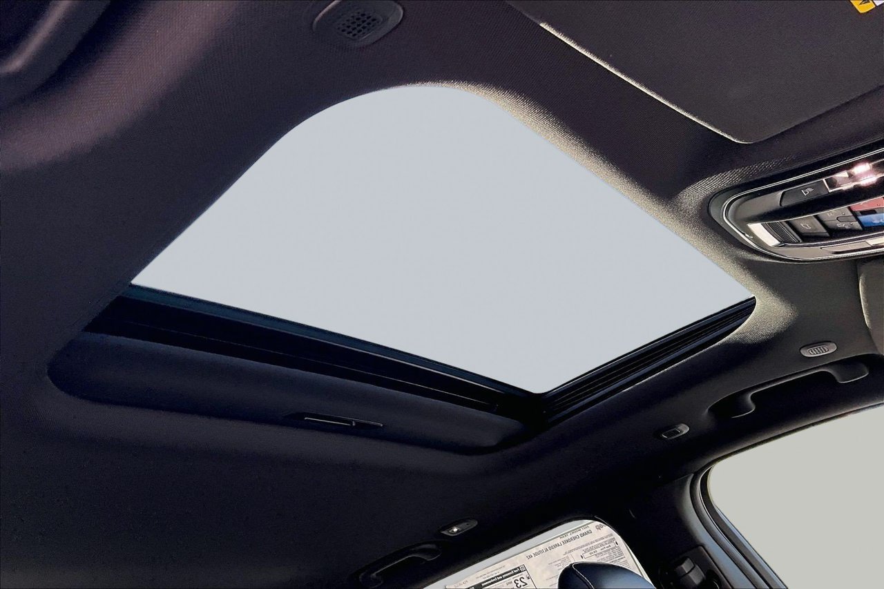 New 2027 Jeep Grand Cherokee Altitude RWD image 14