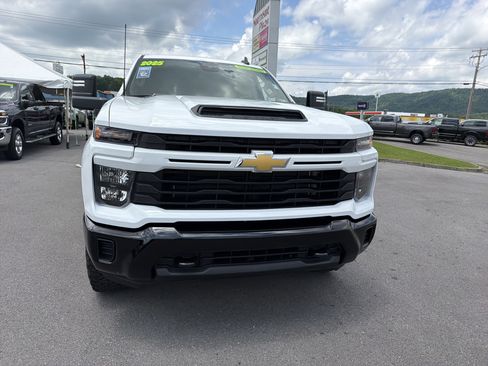 Used 2025 Chevrolet Silverado 2500 Custom w/ Custom Convenience Package AWD/4WD image 2