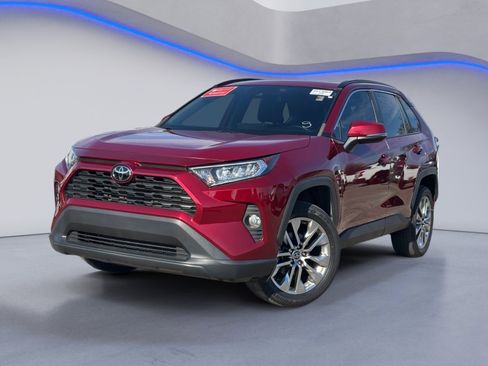 Used 2021 Toyota RAV4 XLE Premium image 2