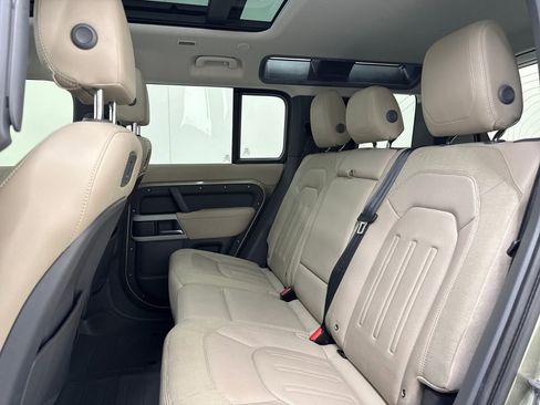 Used 2020 Land Rover Defender 110 SE image 28