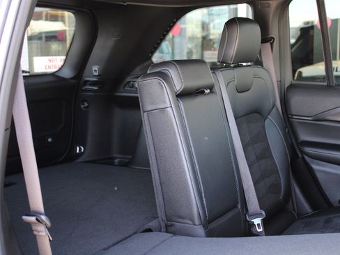 Certified 2024 Jeep Grand Cherokee Altitude image 30