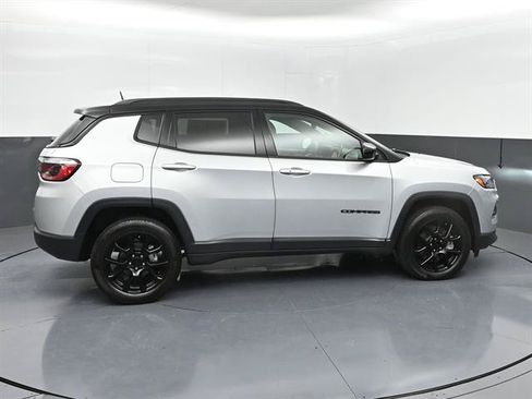 Used 2024 Jeep Compass Latitude w/ Altitude Special Edition AWD/4WD image 27