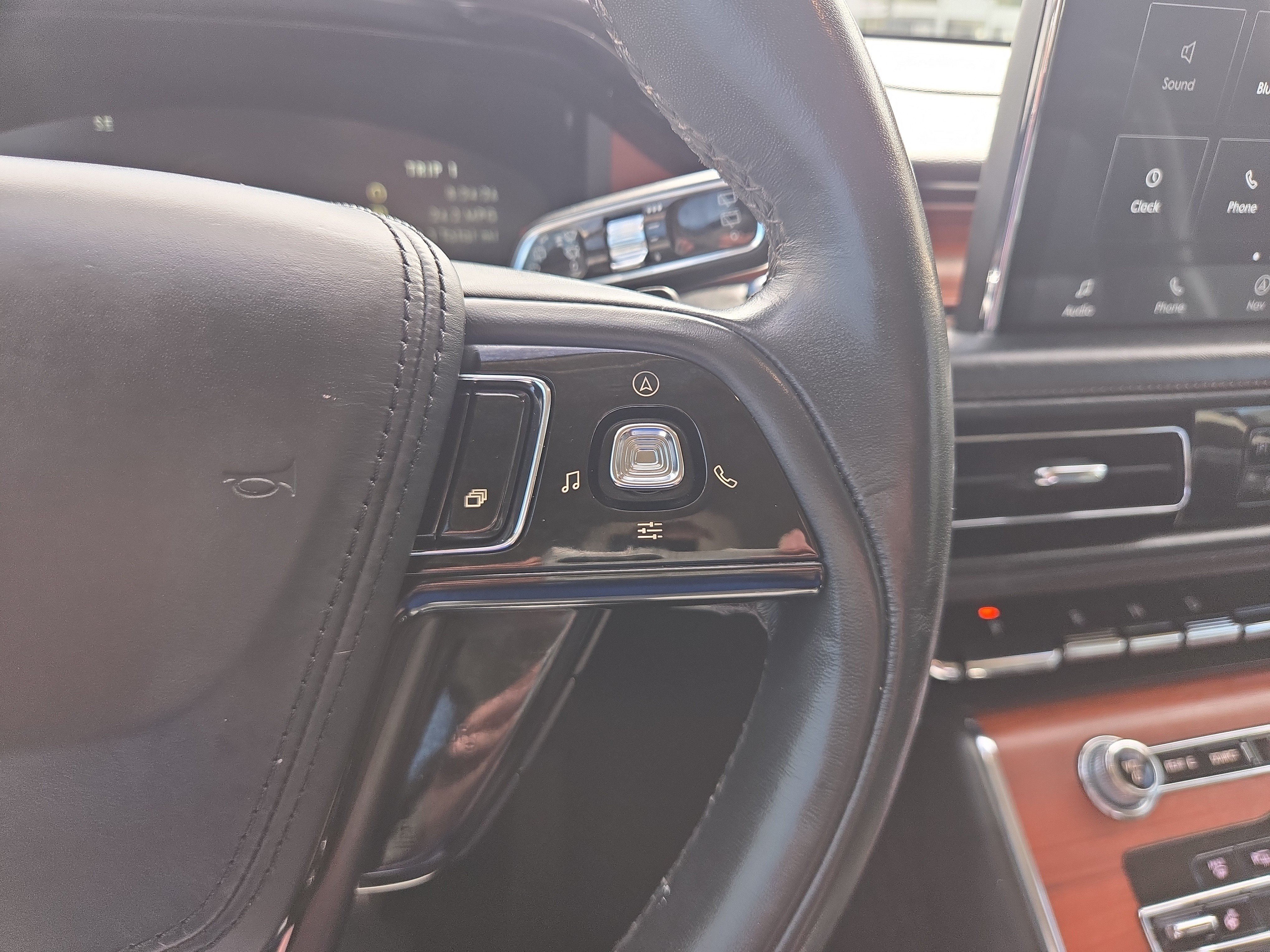 Used 2022 Lincoln Aviator Reserve w/ Equipment Group 201A RWD image 13